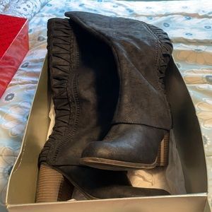 Fergalicious boots size 7.5 new worn twice